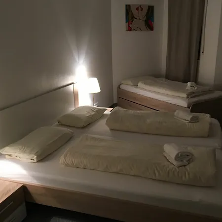 Kn Kahtan Boarding House Apartment Munich