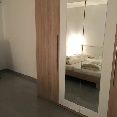 Kn Kahtan Boarding House Munich