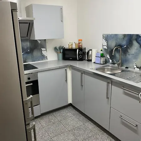 Kn Kahtan Boarding House Апартаменты Мюнхен