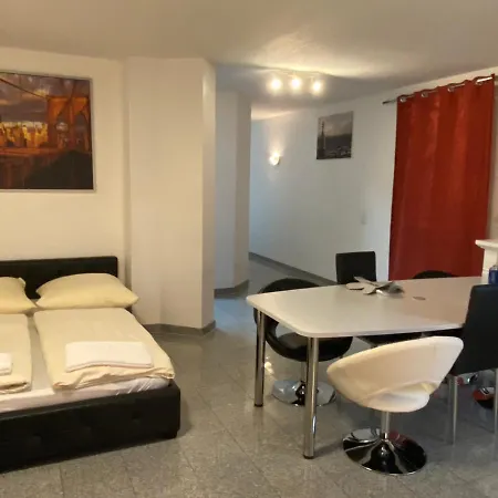 Kn Kahtan Boarding House Апартаменты Мюнхен