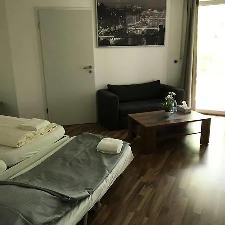 Kn Kahtan Boarding House Lägenhet München